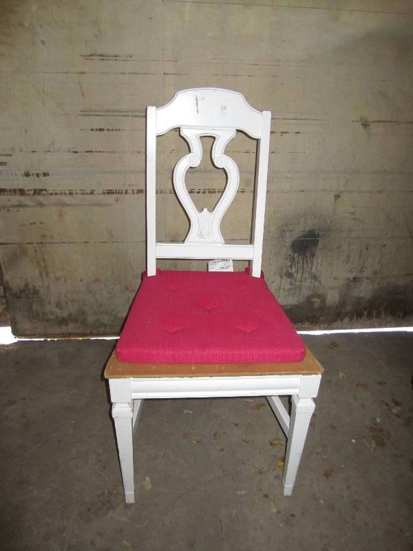 Very nice guitar yplk back chair. P...