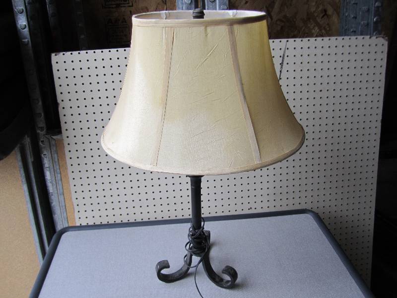 Metal base table lamp with oval clo...
