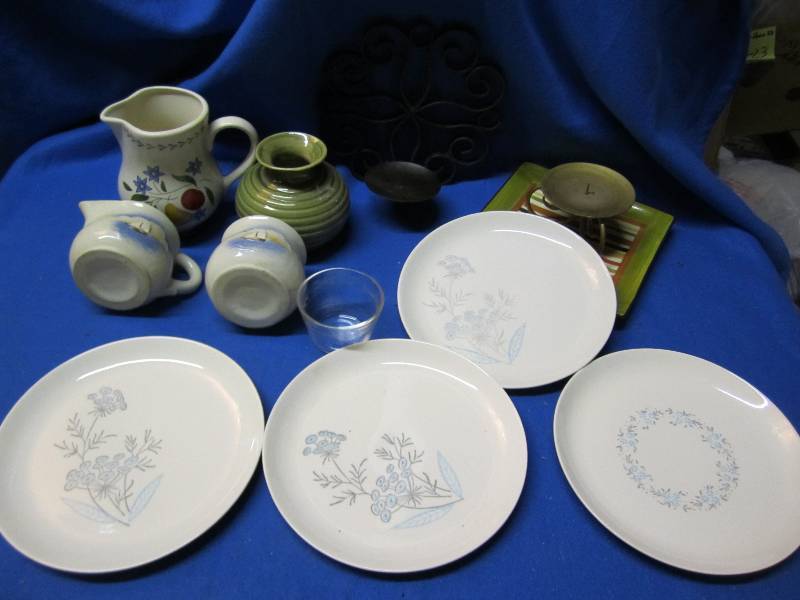 Lot of assorted glassware...