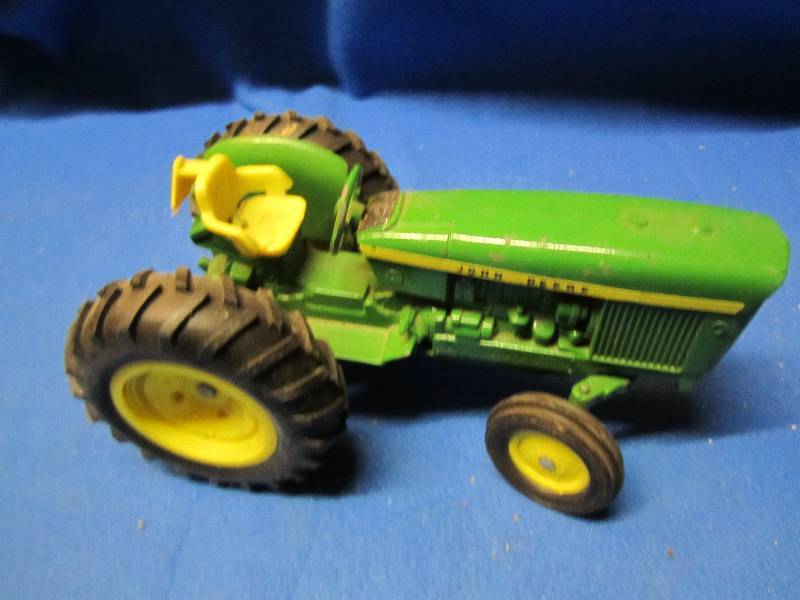Vintage metal John Deere tractor re...