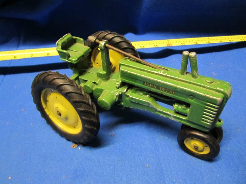 Vintage metal John Deere tractor re...