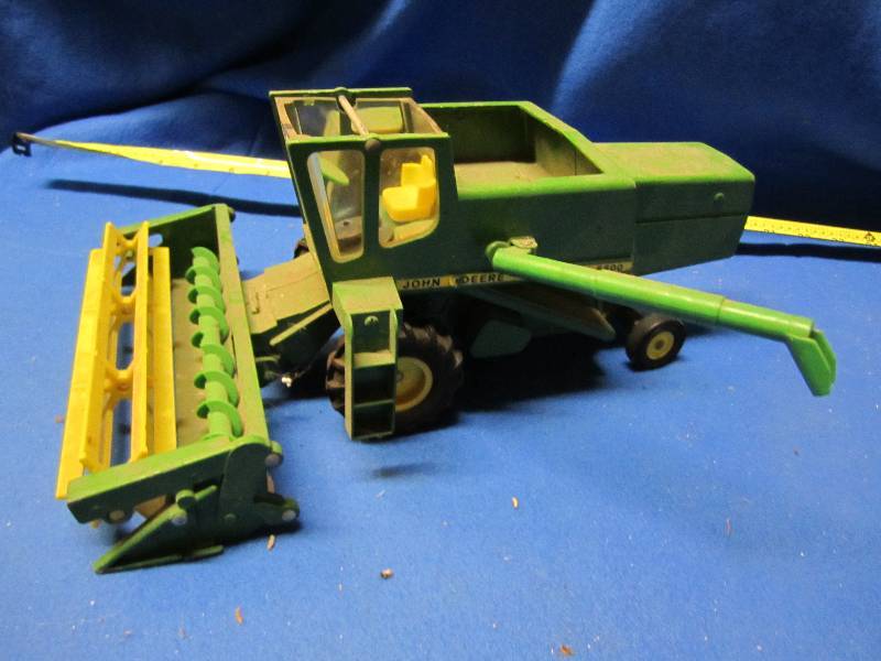 Vintage John Deere combine replica ...