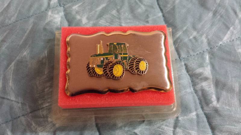 lot 12 image: John Deere Tractor