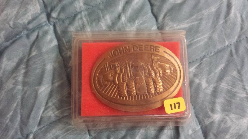 lot 17 image: John Deere (three tractors)