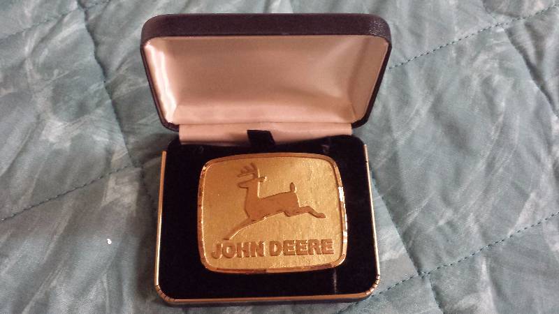 lot 26 image: John Deere Gold