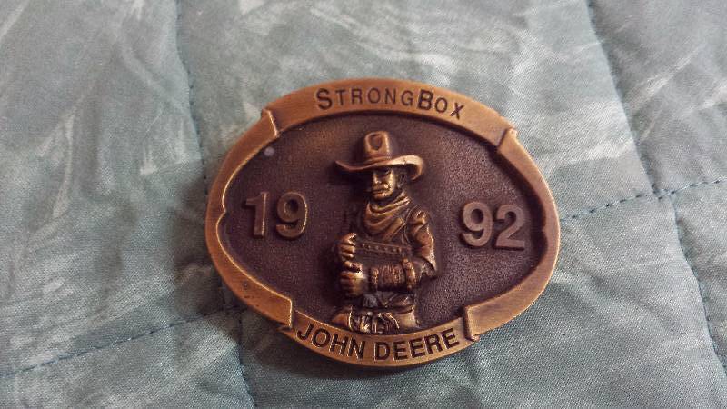 lot 67 image: 1992 John Deere Strong Box