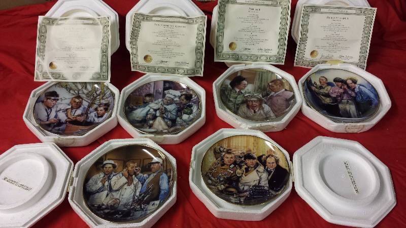 lot 202 image: Three Stooges Franklin Mint Plate Set