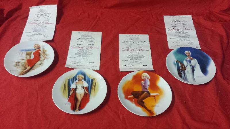 lot 211 image: Marlyn Monroe DelphiBradford Collectible Plates