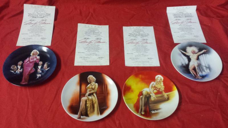 lot 212 image: Marlyn Monroe DelphiBradford Collectible Plates
