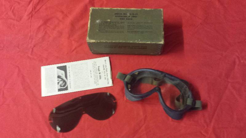 lot 225 image: WWII Polaroid Goggles wPolarizing Lens
