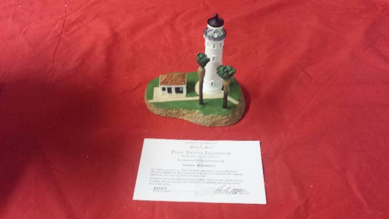 lot 230 image: The Danbury Mint Point Vicente Lighthouse