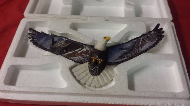 lot 235 image: American Eagle Wall Hanging