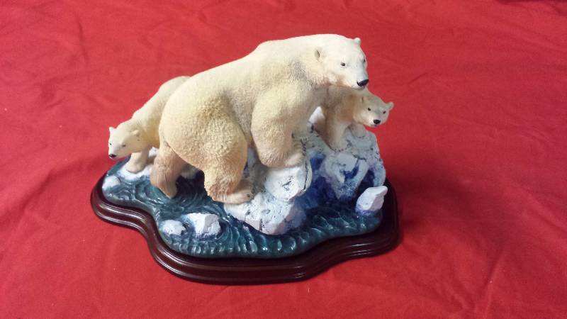 lot 246 image: The Danbury Mint Arctic Family