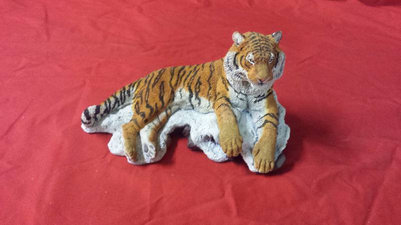 lot 247 image: The Danbury Mint Siberian Sentential