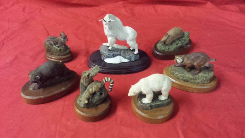 lot 250 image: Bronze Collectable Animal Sculptures
