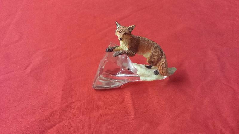 lot 299 image: The Franklin Mint Fox Glass Base