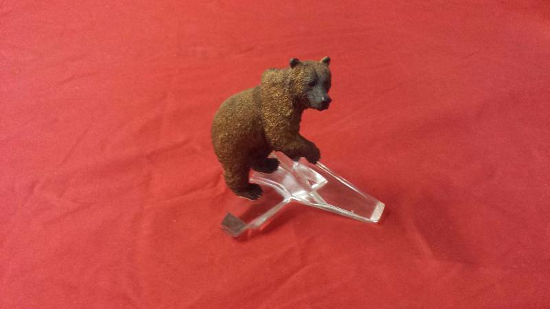 lot 316 image: The Franklin Mint Grizzly Bear Glass Base