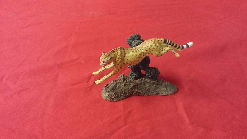 lot 317 image: The Franklin Mint Acinonyx Jubatus