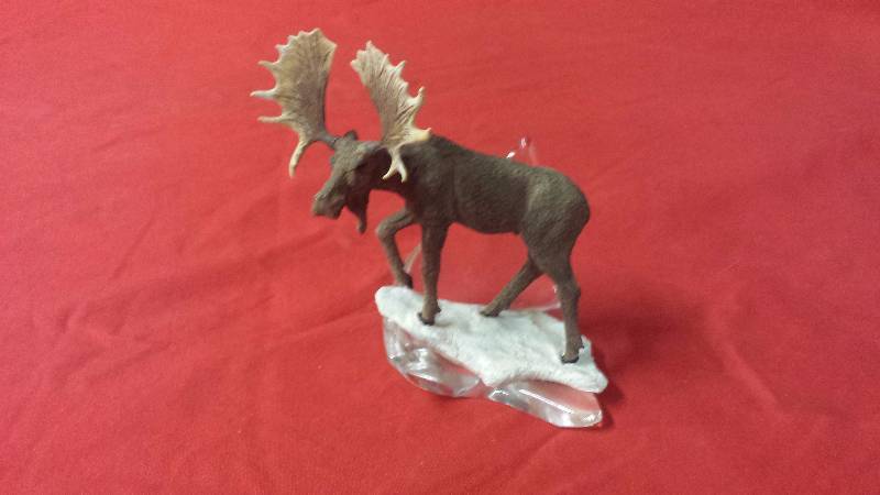 lot 323 image: The Franklin Mint Alaskan Moose Glass Base