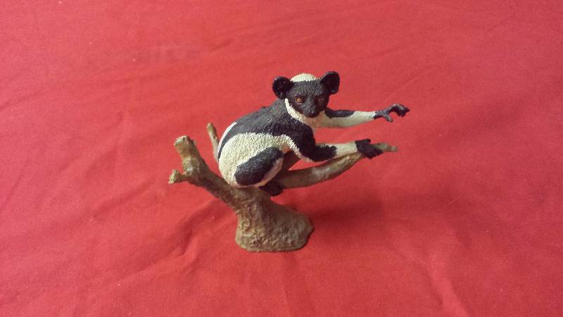 lot 325 image: The Franklin Mint Indri Indri