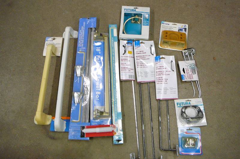 Lot of Bathroom Items
