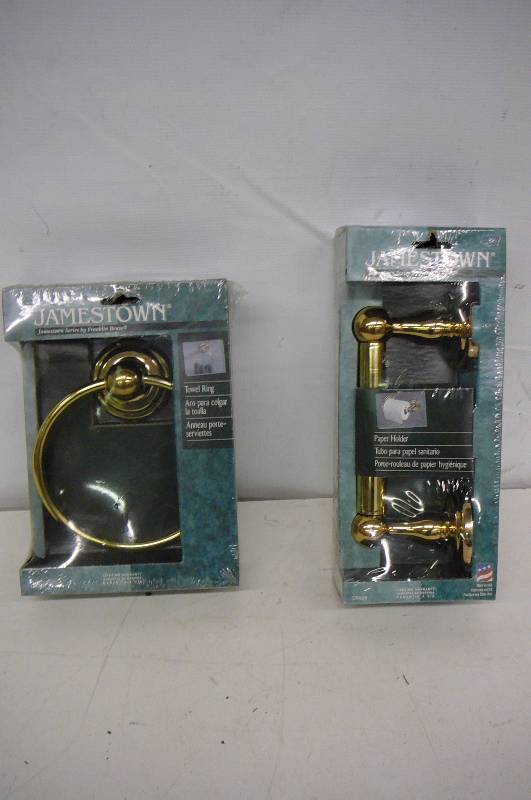 Lot of Bathroom Items