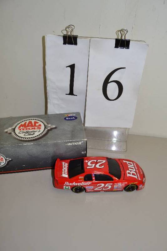 lot 16 image: Mac tools Collectors Club