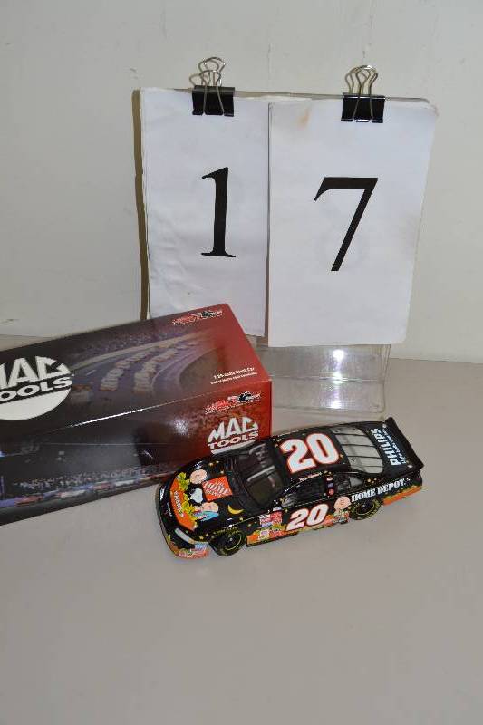 lot 17 image: Mac tools Collectors Club