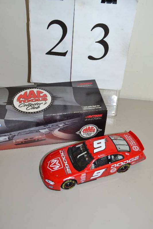 lot 23 image: Bill Elliott