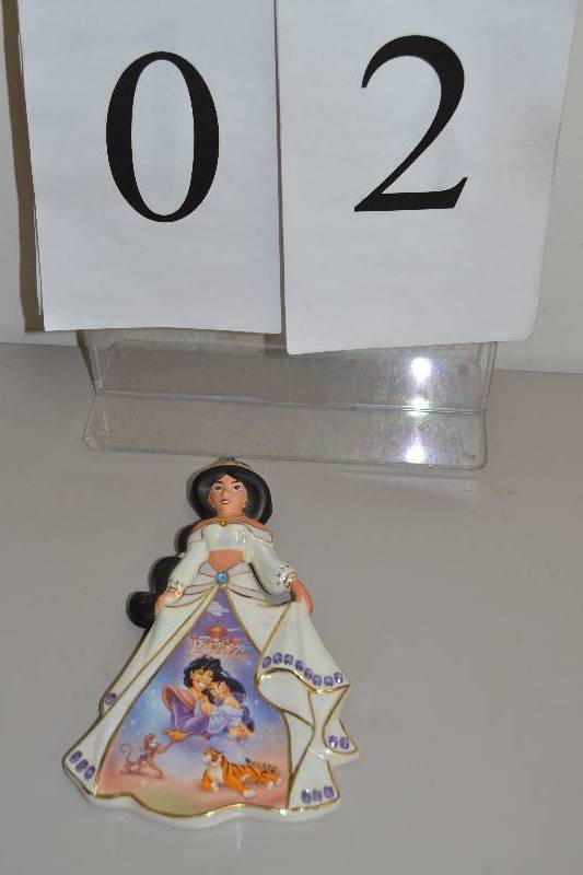 lot 2 image: Hearts Desire