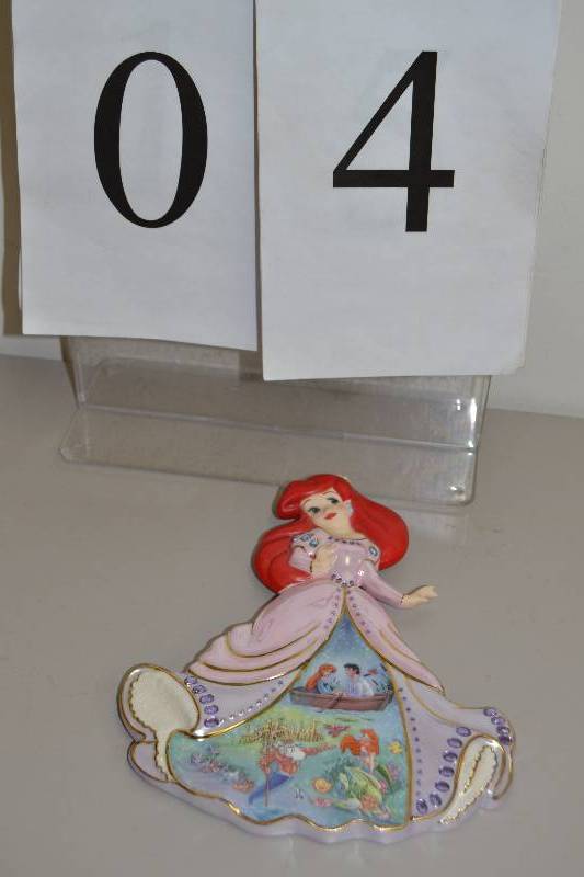 lot 4 image: Shimmering Beauty