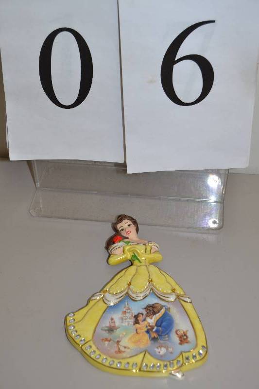 lot 6 image: Loves First Kiss