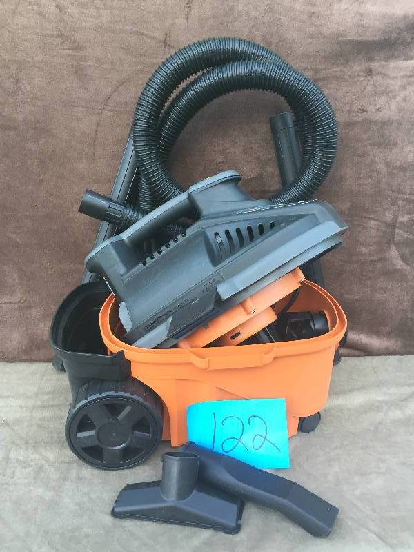 Ridgid 4 US Galon WetDry Vac WD4070- No filter included