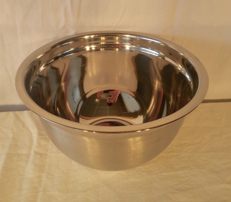 lot 19 image: Assorted Collection Of Lightly Used & New Kitchen Utensils