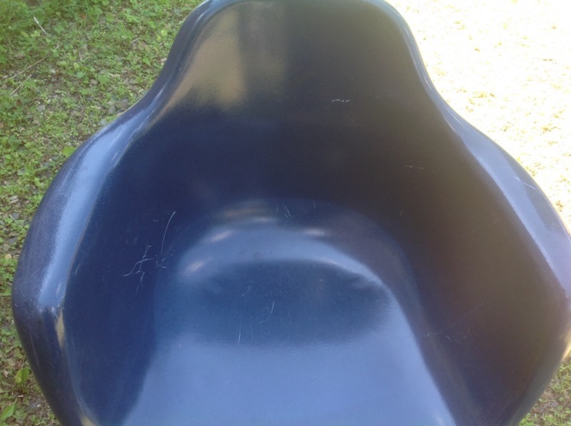 lot 13 image: Mid Century Modern Krueger Fiberglass Arm Shell Chair