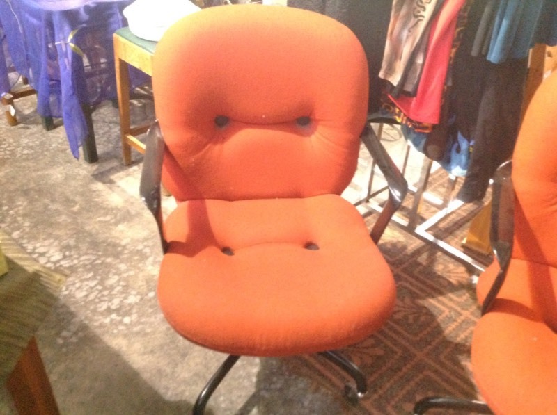 lot 38 image: Mid Century Modern Steelcase Upholstered Chairs with arms on Casters