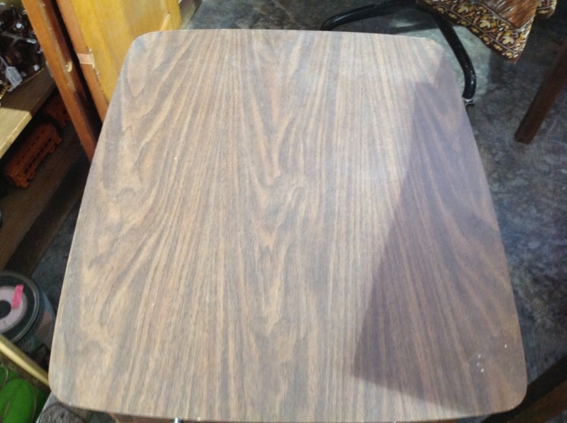 lot 43 image: Mid Century End Table