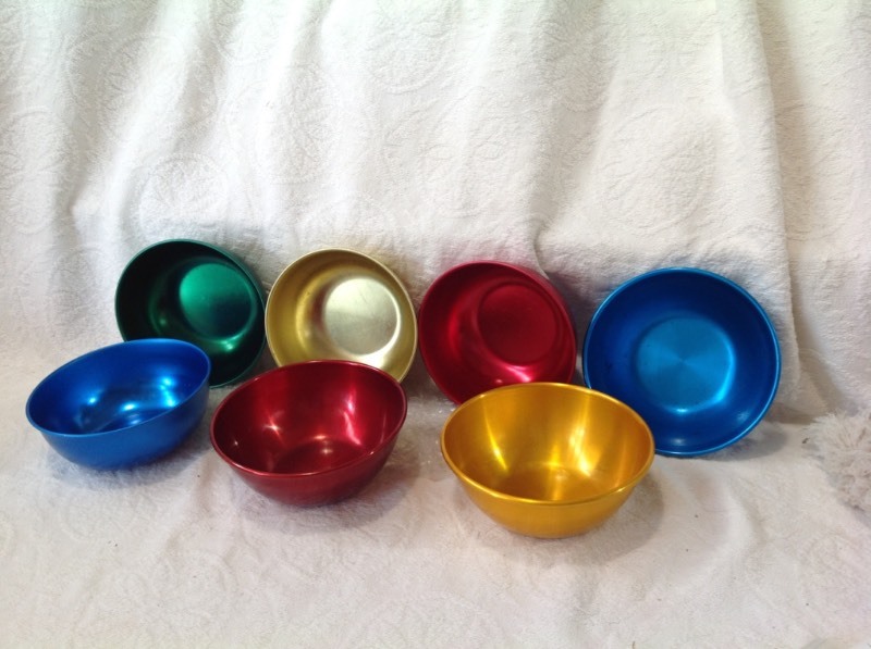 lot 29 image: Vintage Aluminum Bowls
