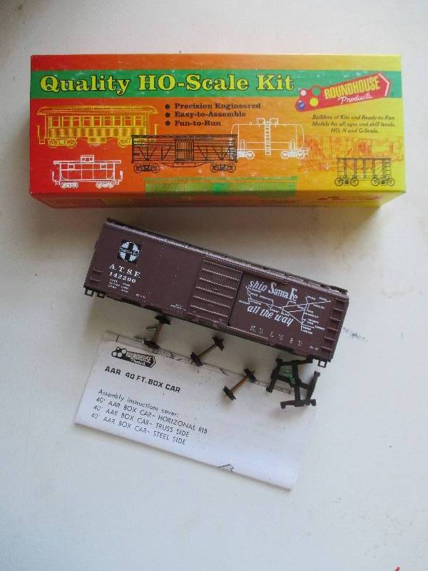 Quality HO-scale kit 40 AAR boxcar...
