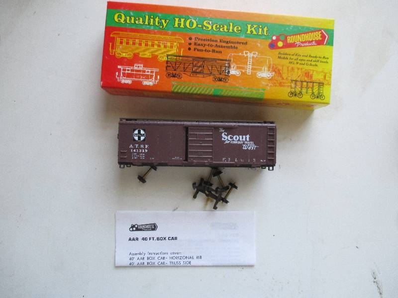 Quality HO-scale kit 40 AAR boxcar...