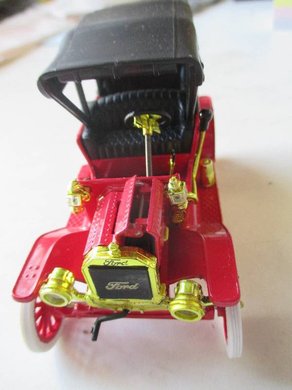 1909 ford model car...