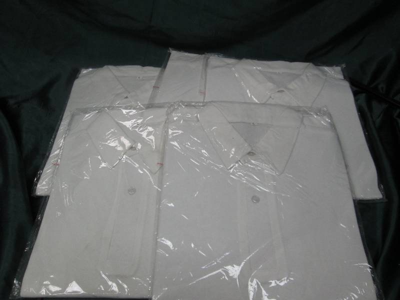 Qty 5 short sleeve shirt size L...