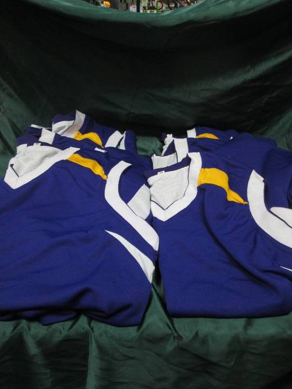 Qty 6 purple, white, and yellow tan...