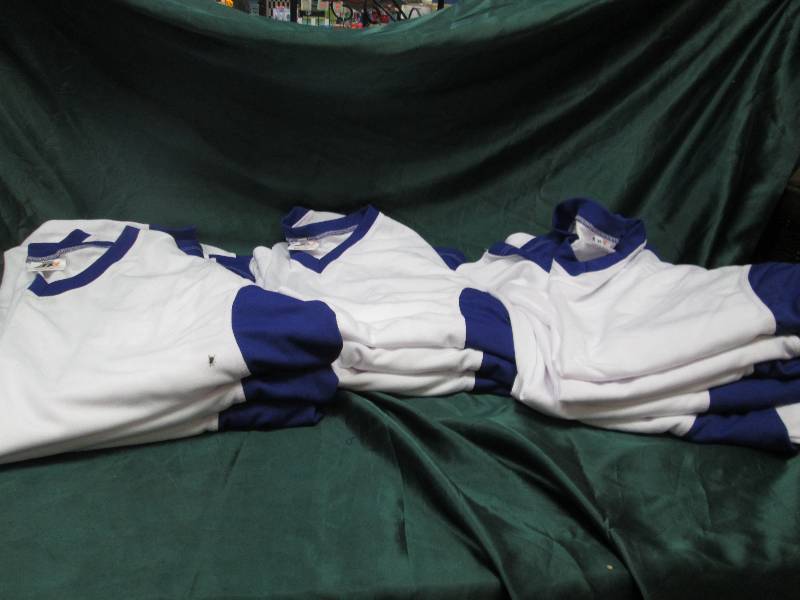 5-medium, 3-small, and  4 large whi...