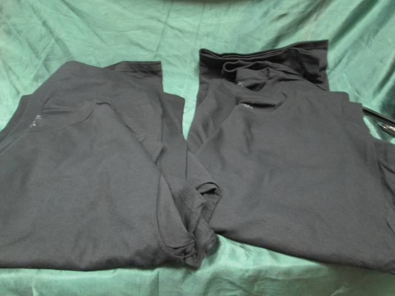 Qty 6 port and company black t-shir...