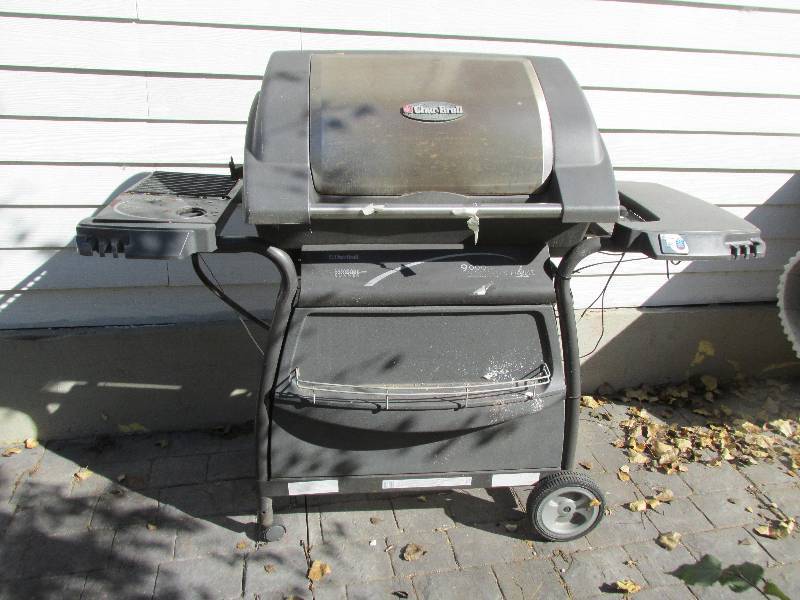 Charbroil Propane gas grill with si...