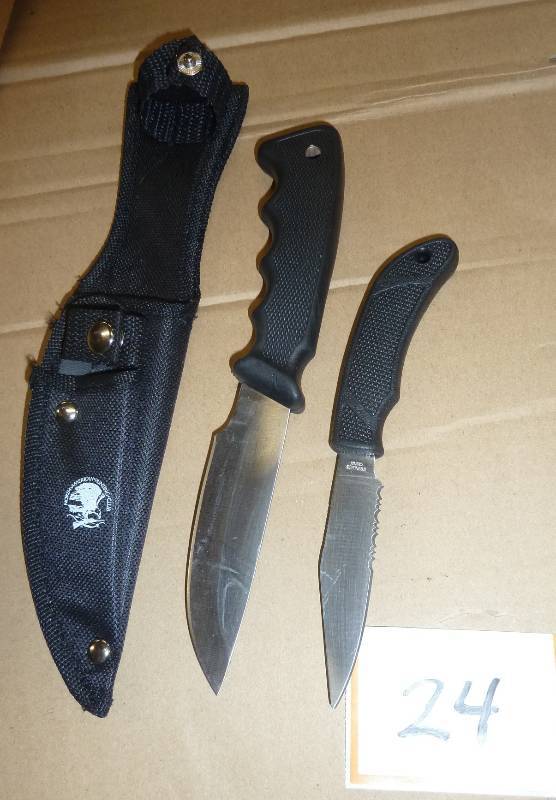 Hunting knife set with 2 knives and...