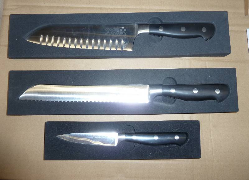 Santoku knife, serrated knife, pari...