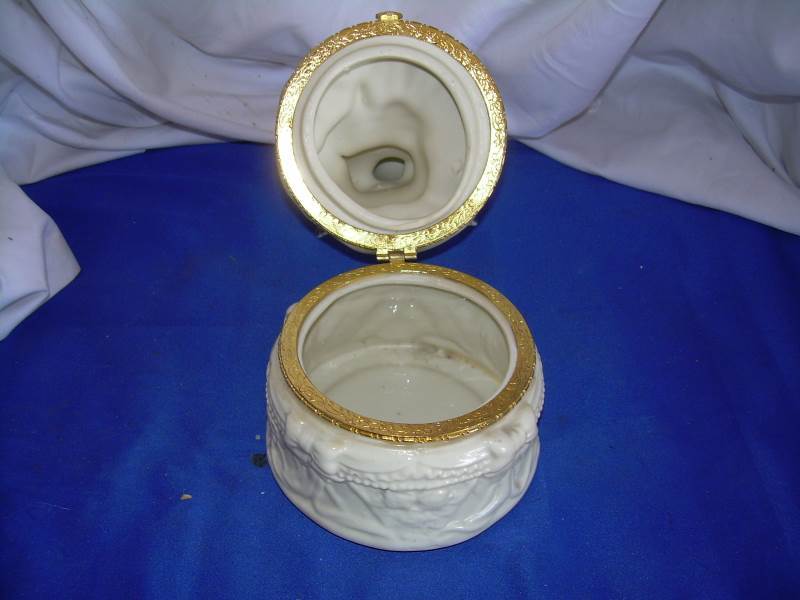 vintage sei glass trinket box