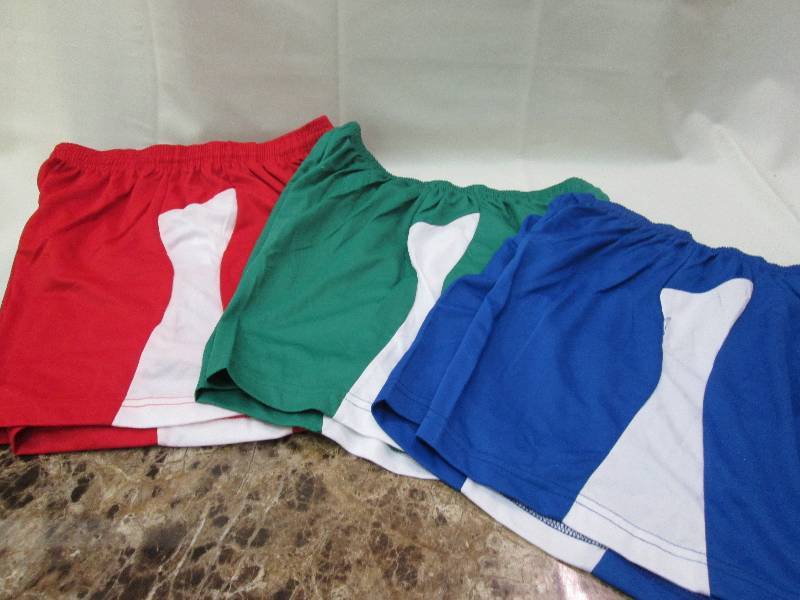 Red and white (4) Blue and white (1...